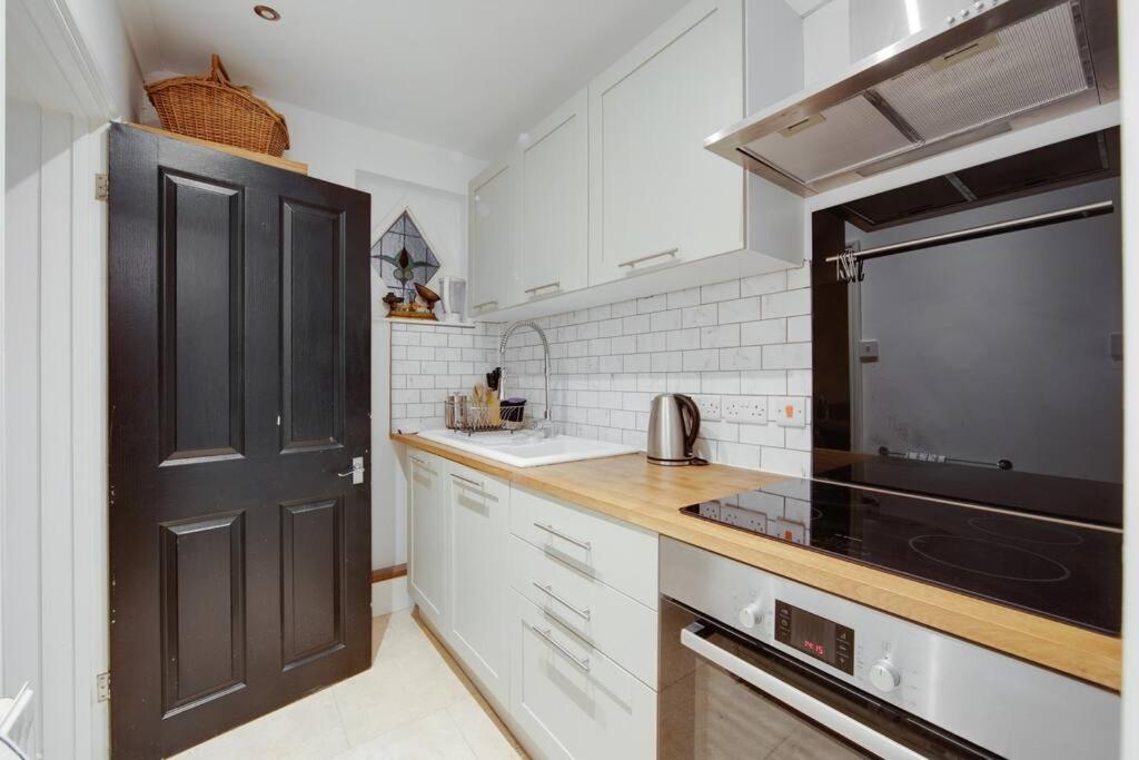 Princes Villa - Large Fully Self Contained Flat, 5 Minutes From The Sea Χέιστινγκς Εξωτερικό φωτογραφία